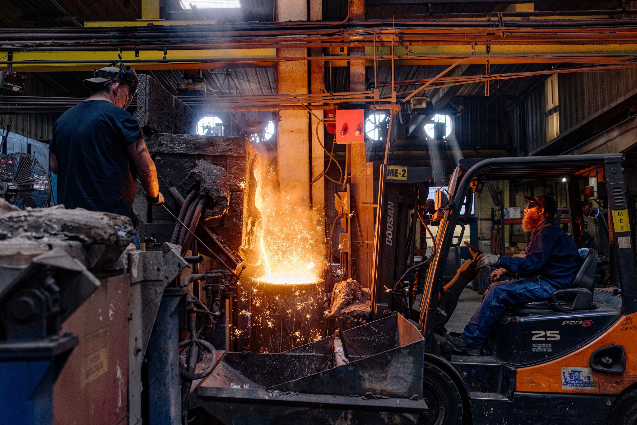 An active pour of a martensitic stainless heat on a short-run casting — the same foundry pours ASTM A487 / A743 CA6NM and CA15 on the same patternless book.